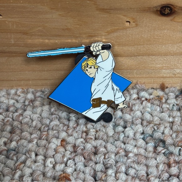 Like new Disney Pin Star Wars Luke Skywalker - Picture 1 of 6